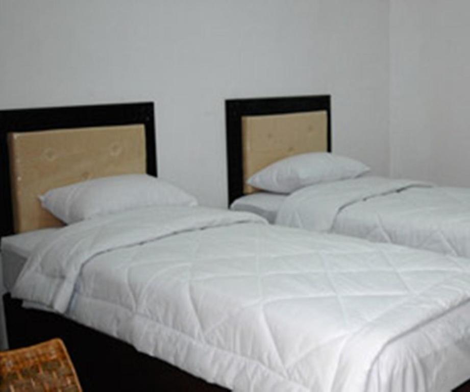 Hotel Sinar Tambolaka Waingapu Room photo