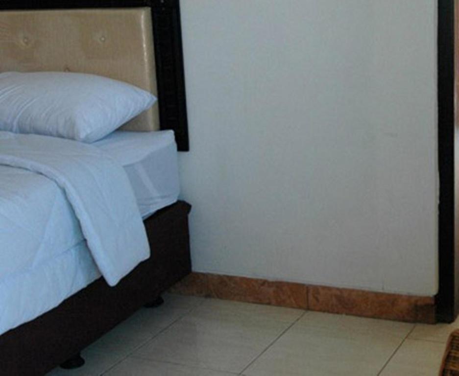 Hotel Sinar Tambolaka Waingapu Room photo