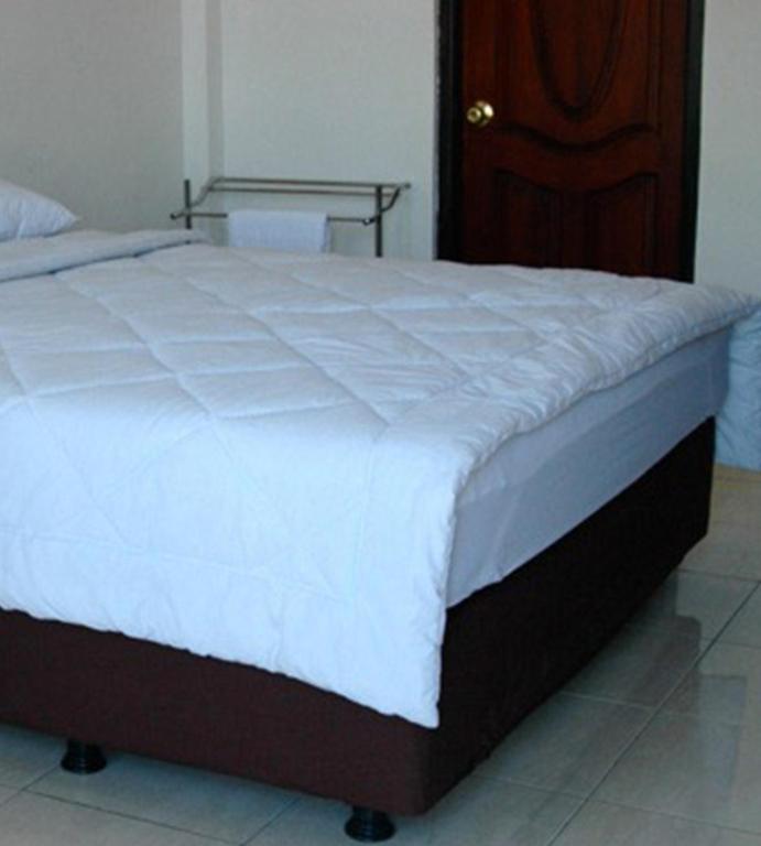 Hotel Sinar Tambolaka Waingapu Room photo